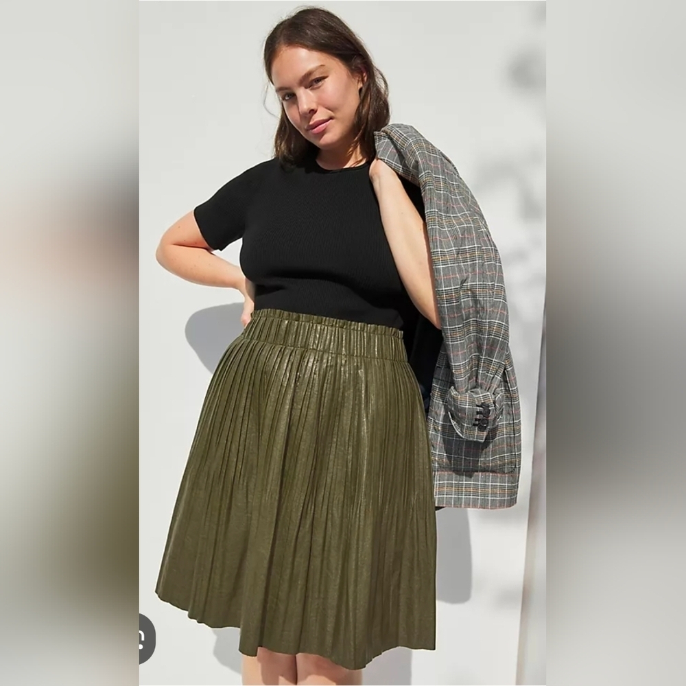 ANTHROPOLOGIE Ellene Faux Leather Mini Skirt Olive Green Pleated Size Large